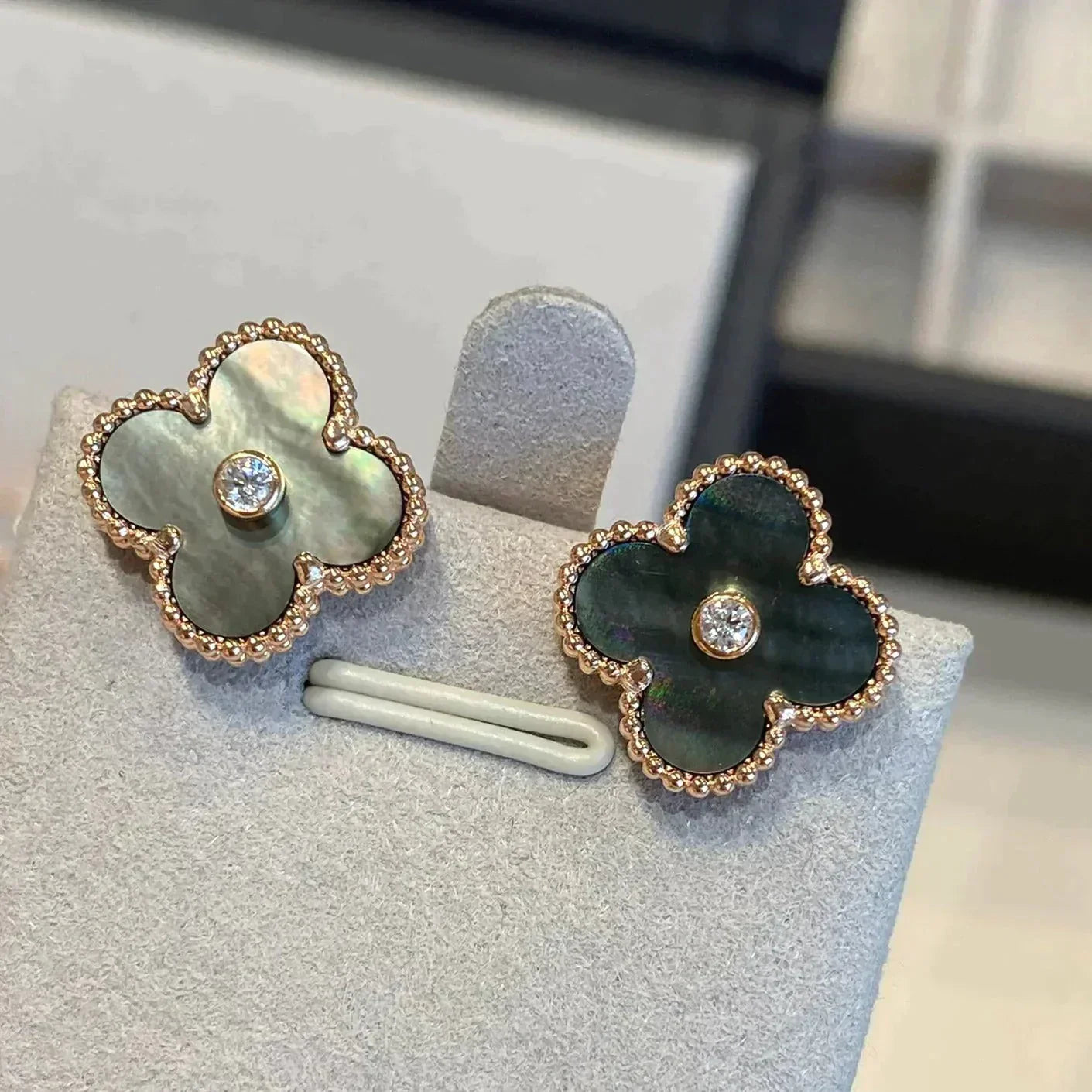 ¡®Loco¡¯CLOVER MEDIUM 1 MOTIFS GRAY MOP  DIAMOND EARRINGS