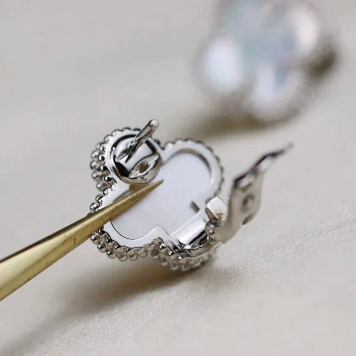 ¡®Loco¡¯CLOVER MEDIUM 1 MOTIFS  WHITE MOP EARRINGS SILVER