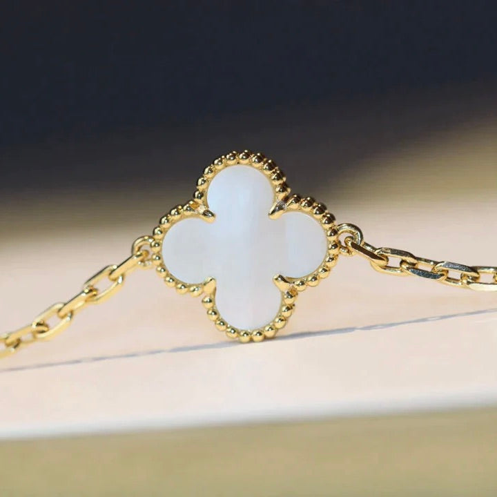 ¡®Loco¡¯CLOVER 20 MOTIFS WHITE MOP NECKLACE