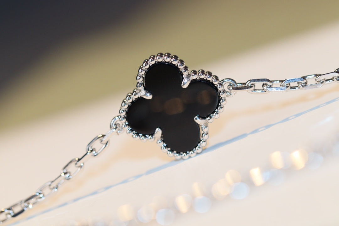 ¡®Loco¡¯CLOVER 20 MOTIFS ONYX DIAMOND SILVER