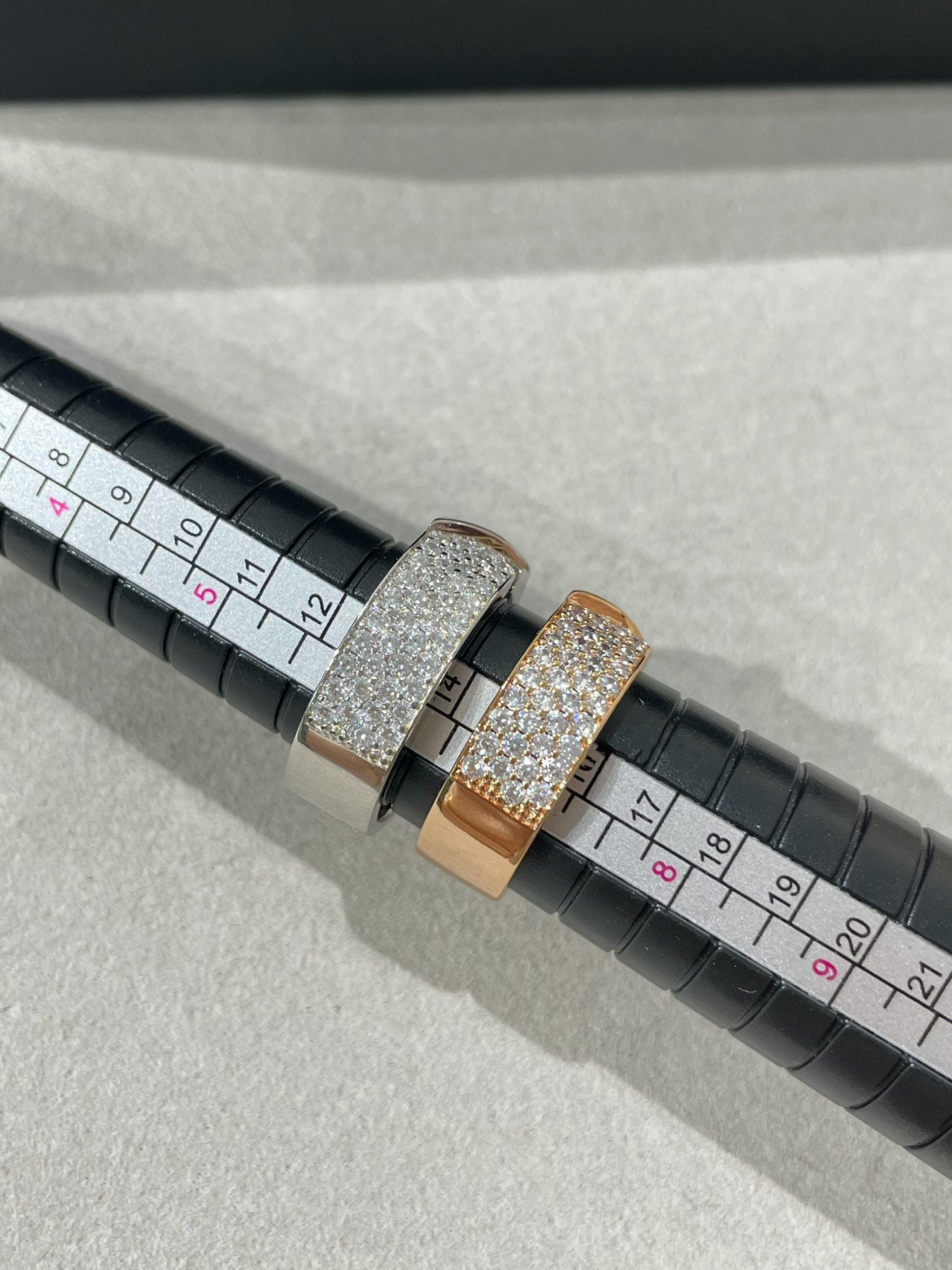 ¡®Loco¡¯LIENS EVIDENCE  DIAMOND PAVED RING