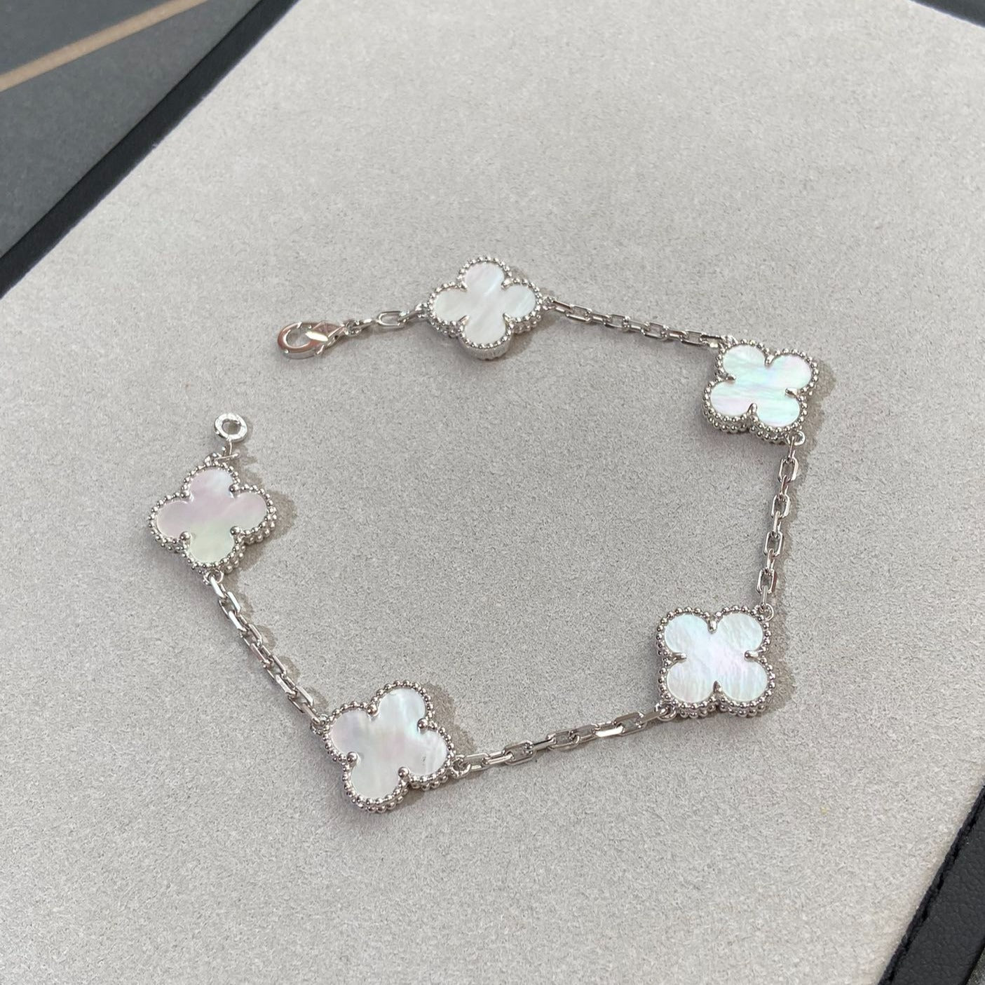 [Loco]New CLOVER WHITE PEARL MOP 5 MOTIF BRACELET COLLECTION