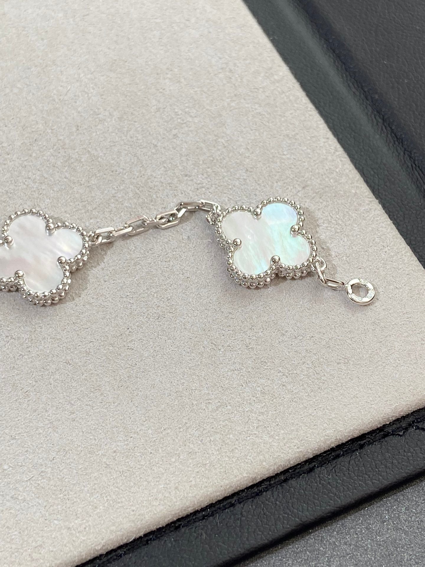 [Loco]New CLOVER WHITE PEARL MOP 5 MOTIF BRACELET COLLECTION