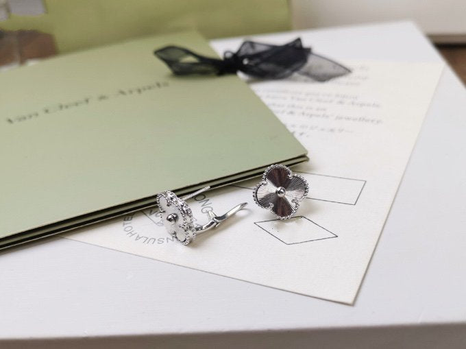 ¡®Loco¡¯CLOVER MEDIUM STUD EARRINGS