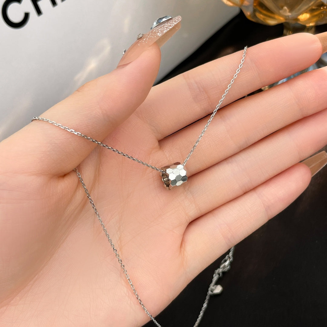 ¡®Loco¡¯BEE MINI NECKLACE