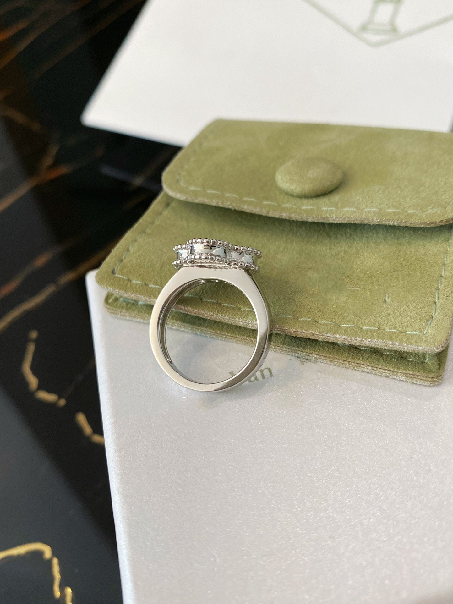 ¡®Loco¡¯CLOVER SILVER RING