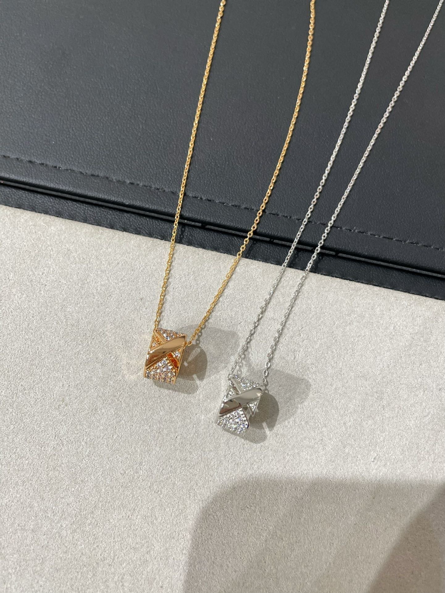 ¡®Loco¡¯LIENS EVIDENCE DIAMOND PAVED NECKLACE