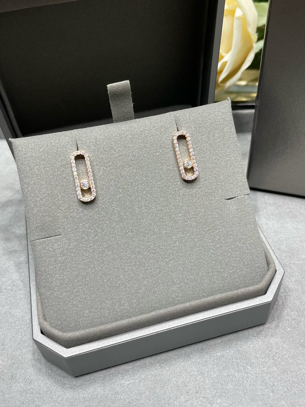 [Loco ]MOVE UNO STUD DIAMOND PAVED EARRINGS