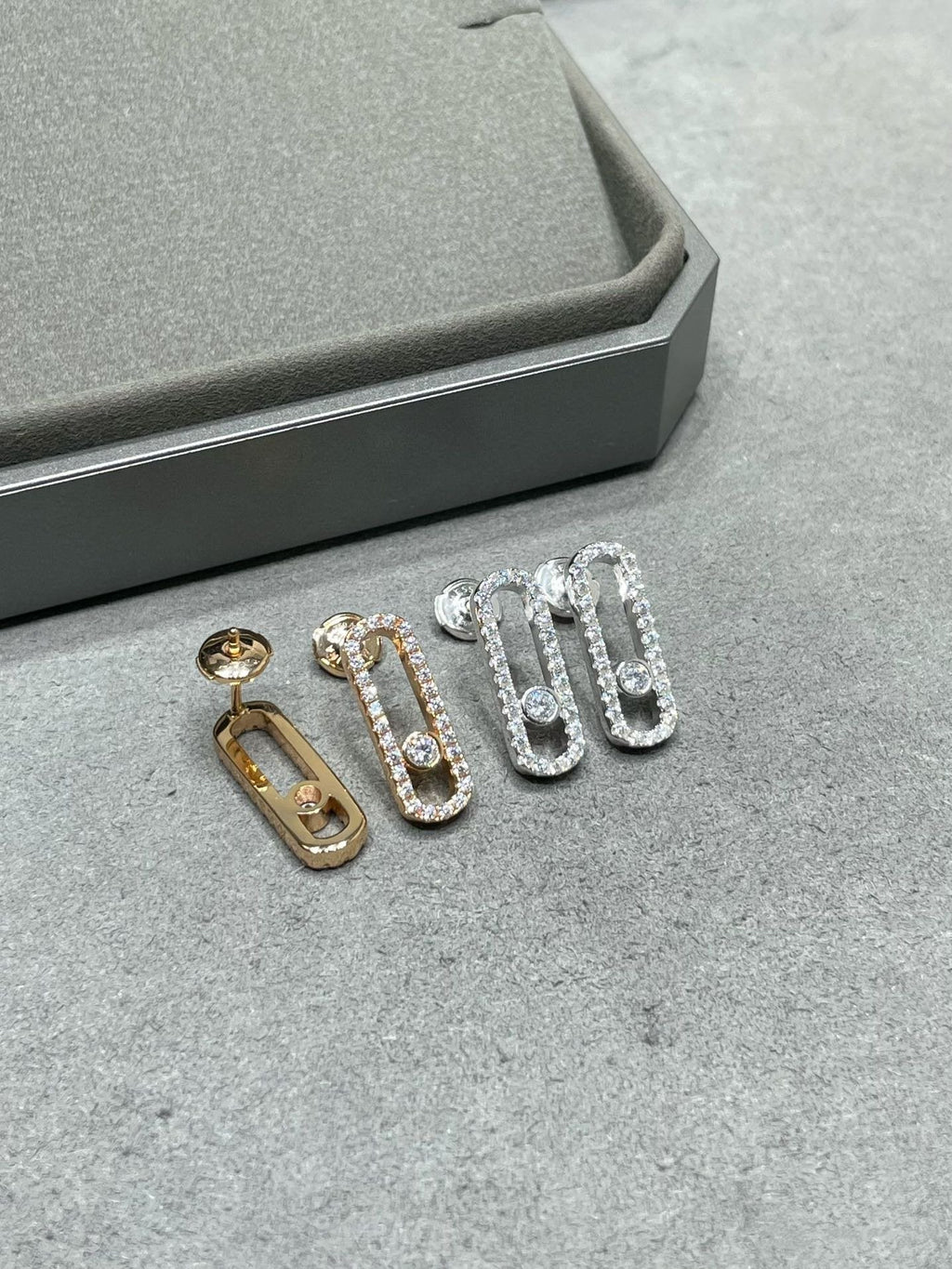 [Loco ]MOVE UNO STUD DIAMOND PAVED EARRINGS