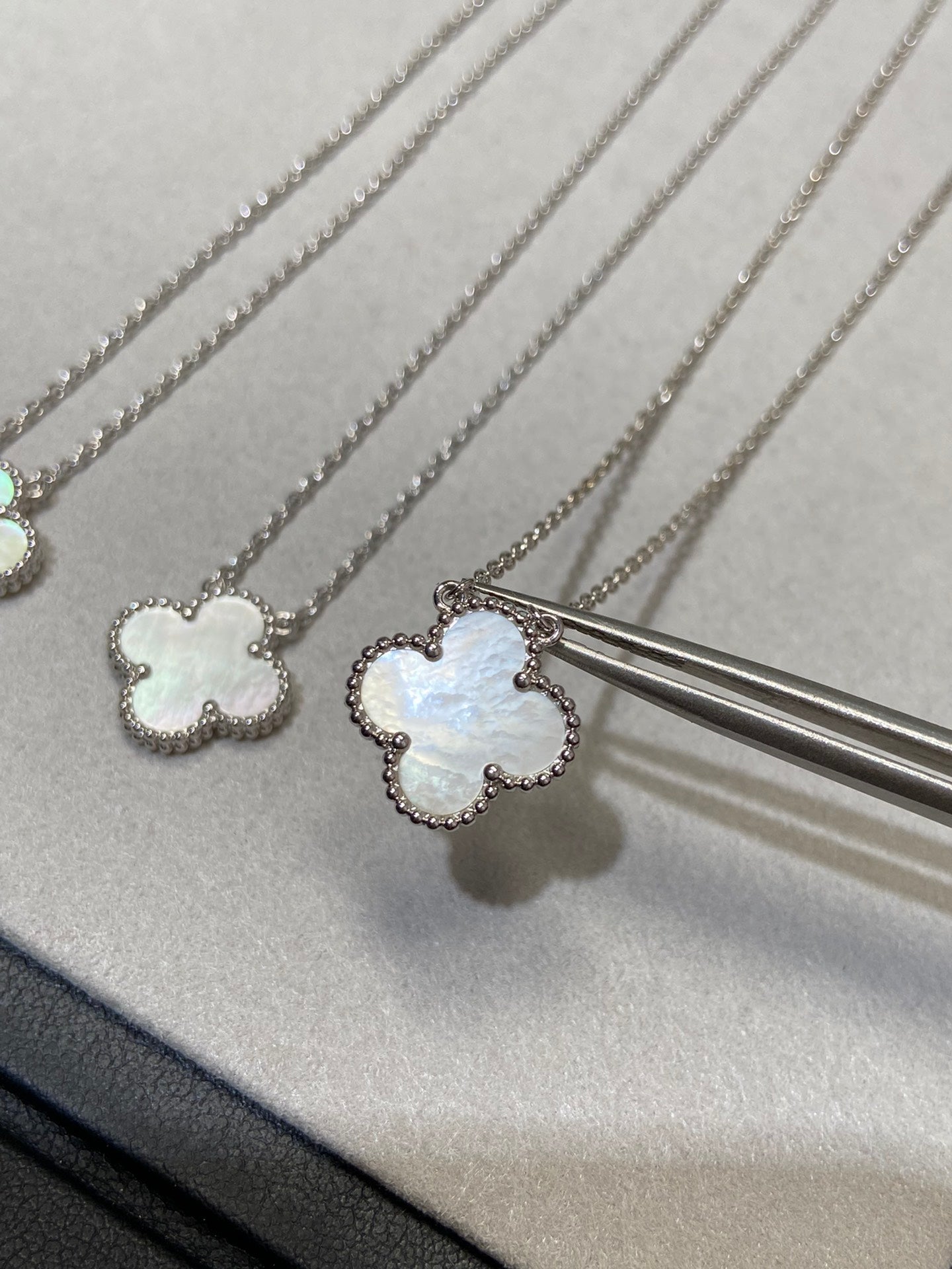 ¡®Loco¡¯CLOVER MEDIUM SILVER WHITE MOP NECKLACE
