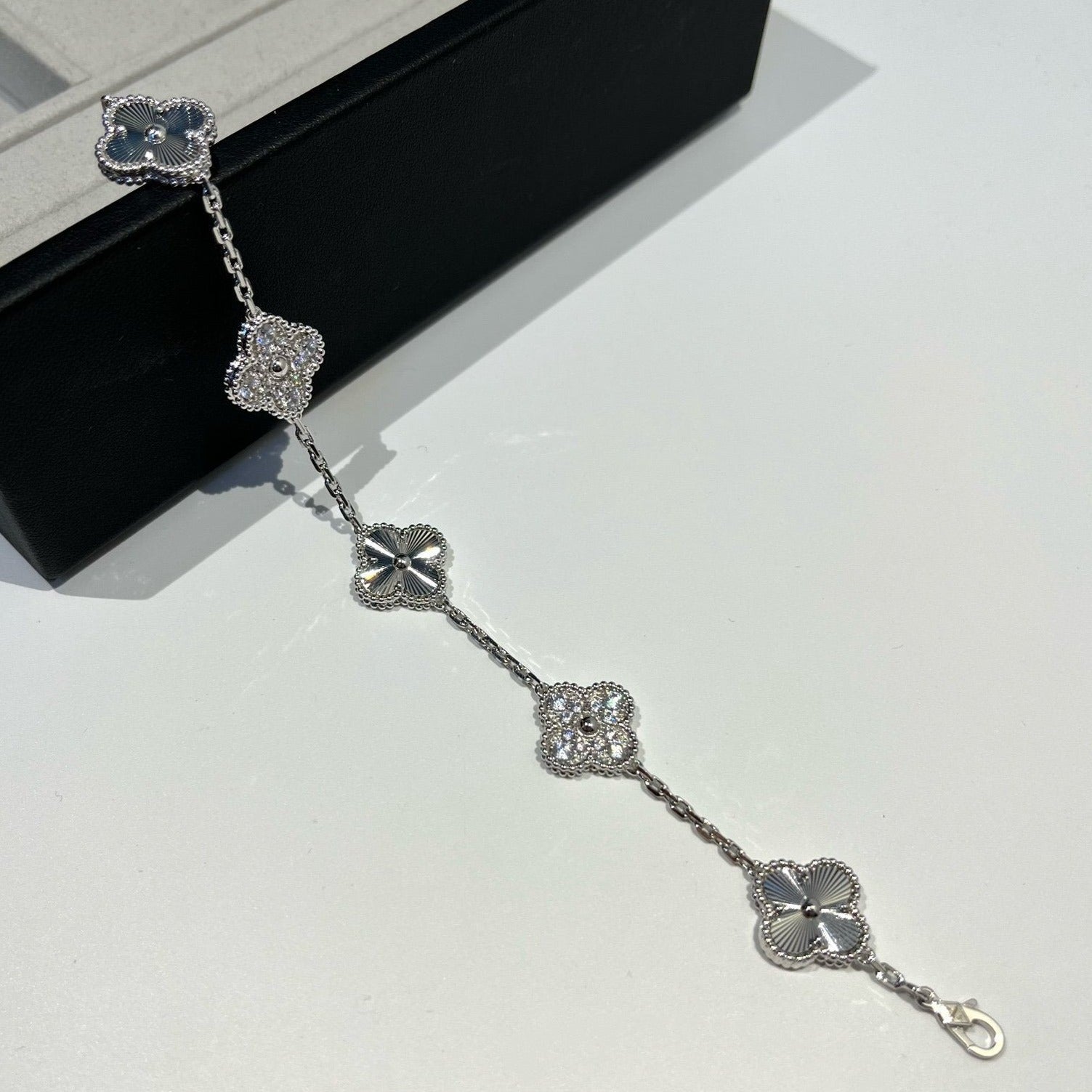 [Loco]New  CLOVER 5 MOTIF LASER BRACELET COLLECTION