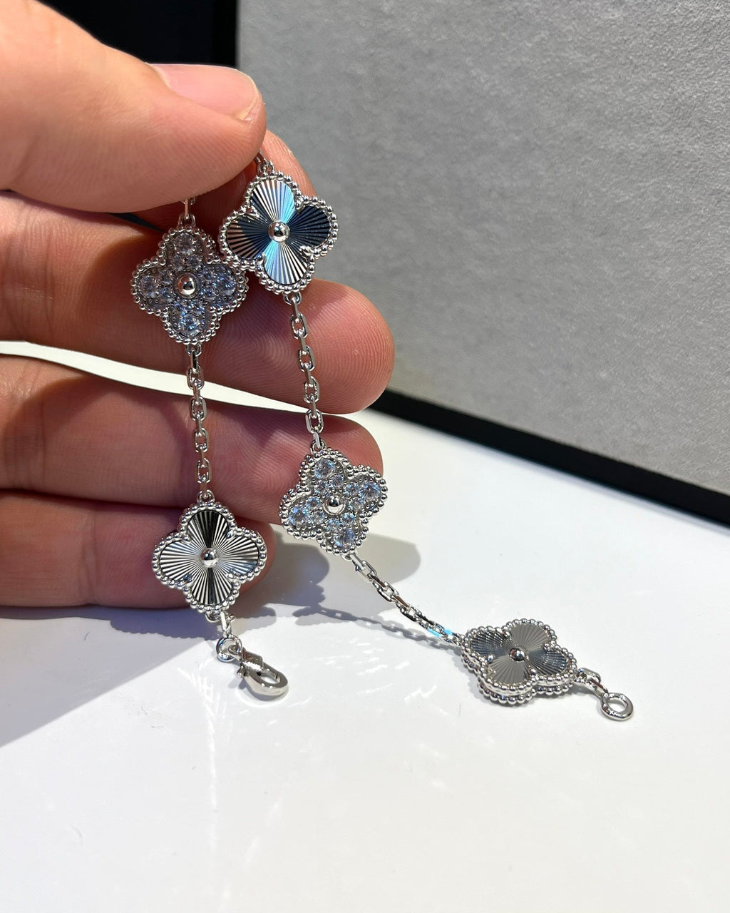 [Loco]New  CLOVER 5 MOTIF LASER BRACELET COLLECTION