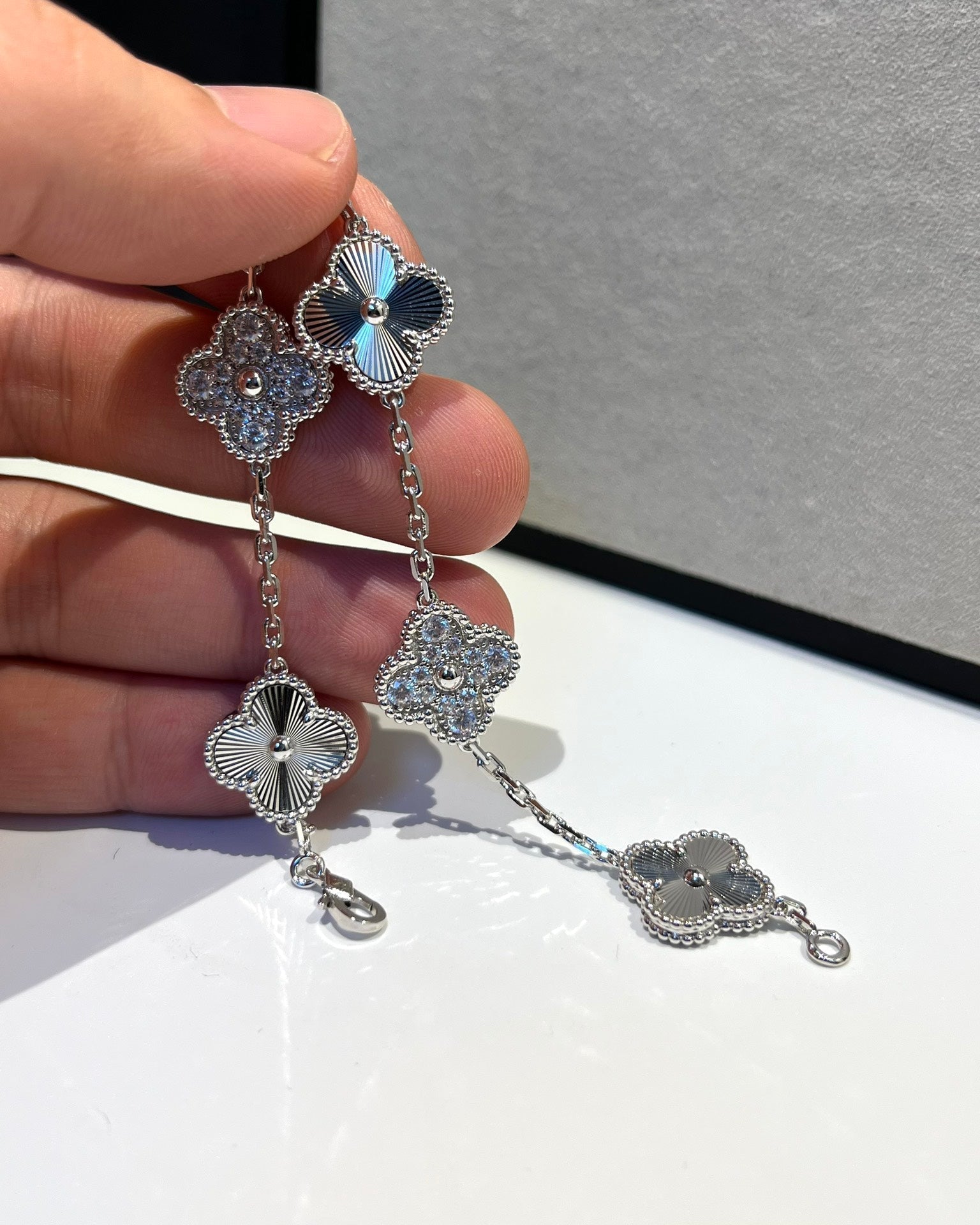 [Loco]New  CLOVER 5 MOTIF LASER BRACELET COLLECTION