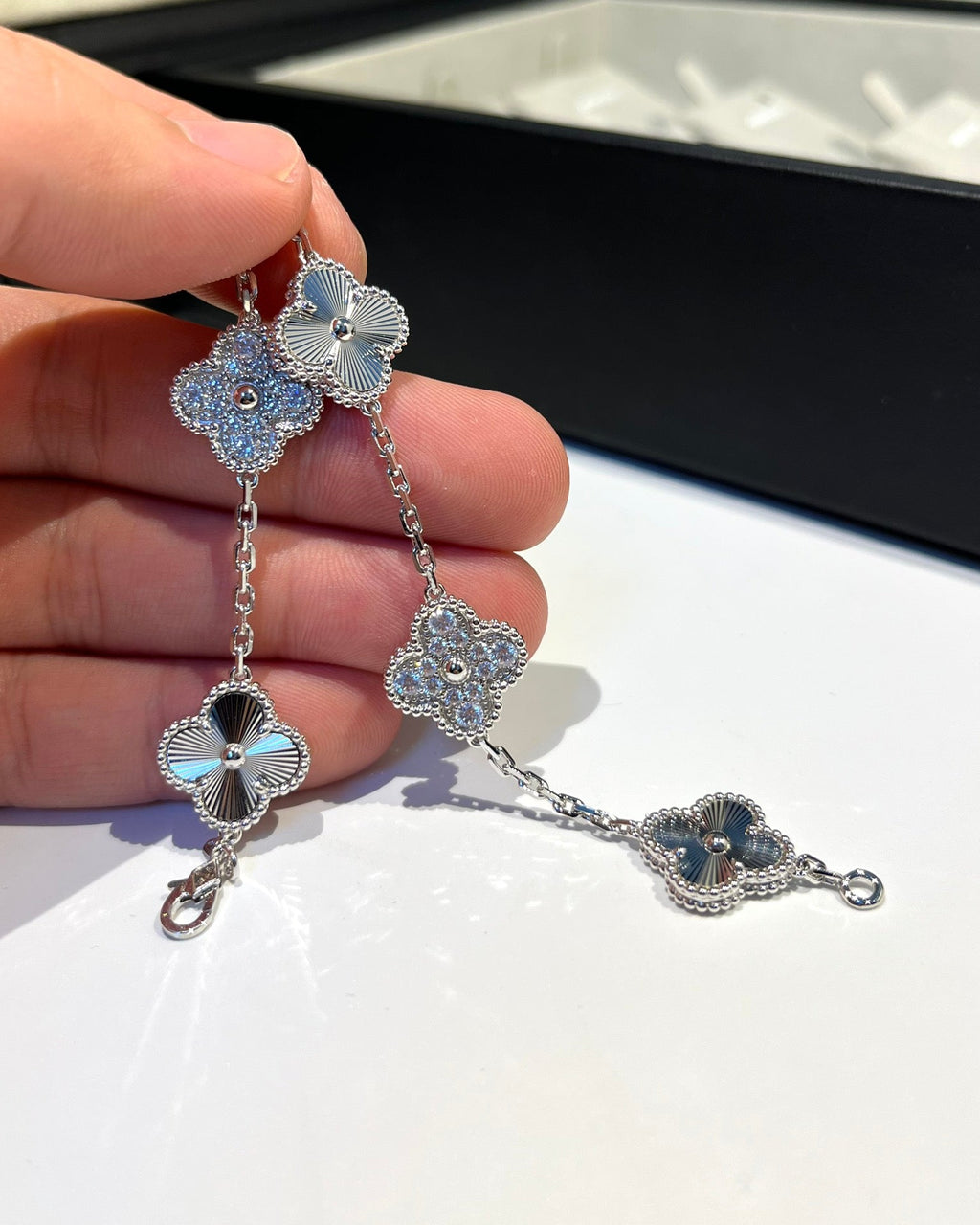 [Loco]New  CLOVER 5 MOTIF LASER BRACELET COLLECTION