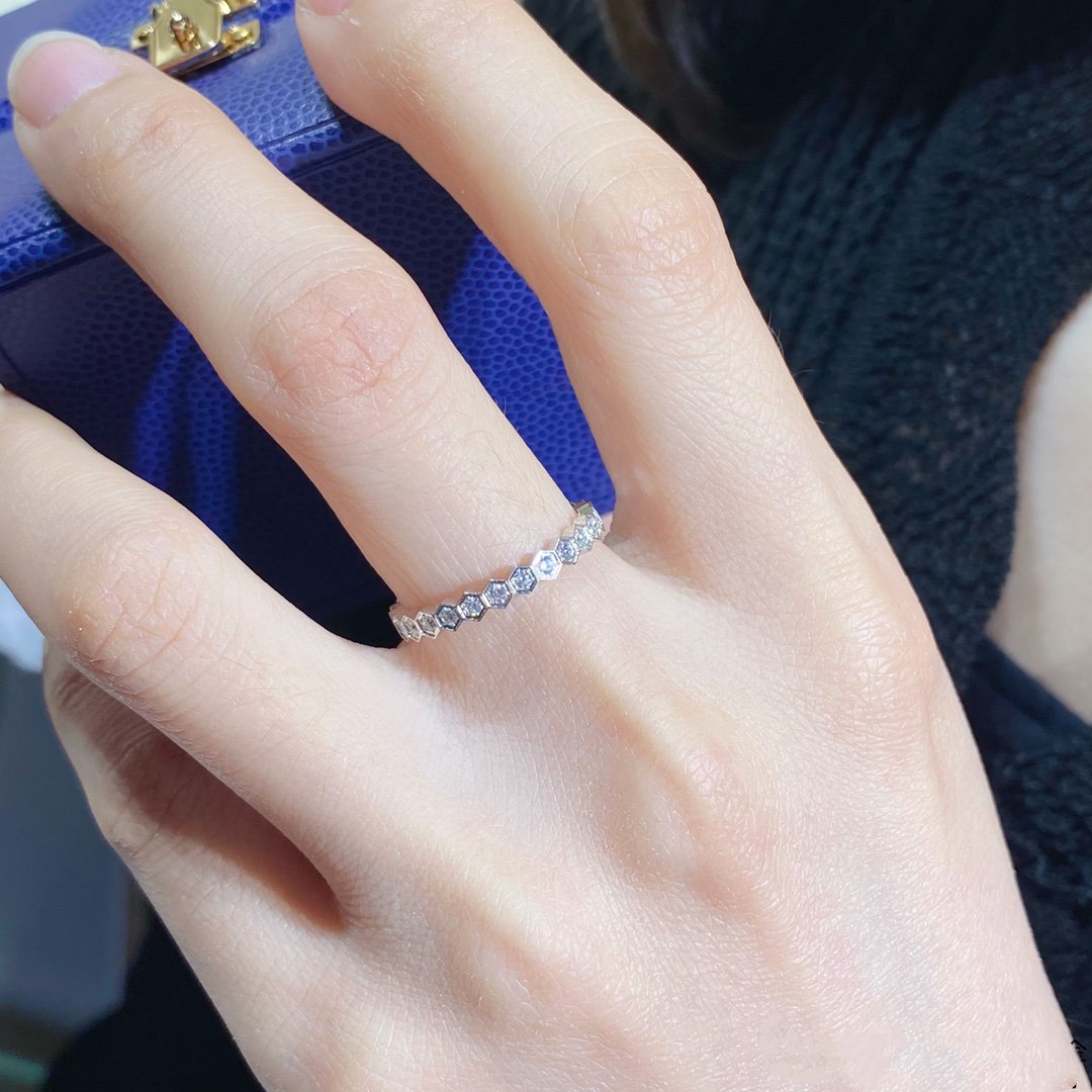 ¡®Loco¡¯BEE LOVE DIAMOND PAVED SMALL RING