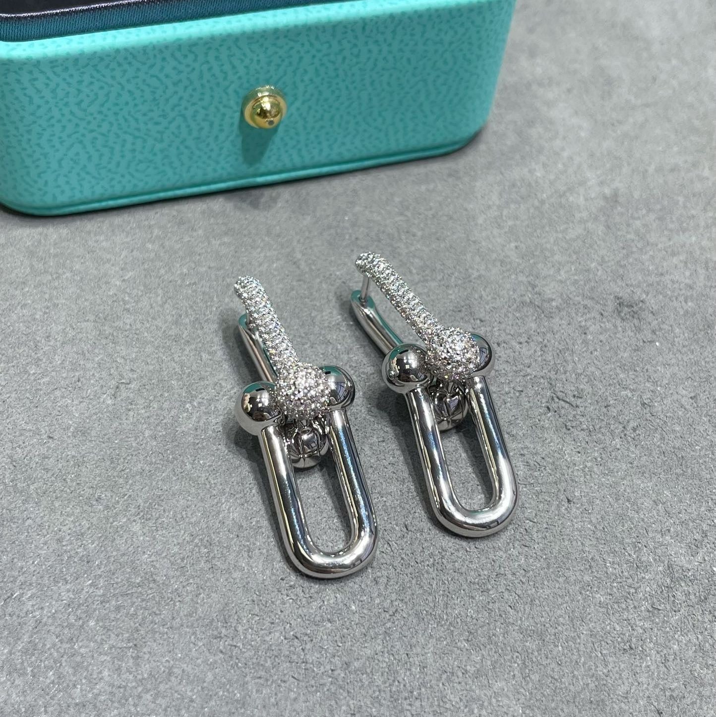 [Loco ] TF U-shaped diamond earrings