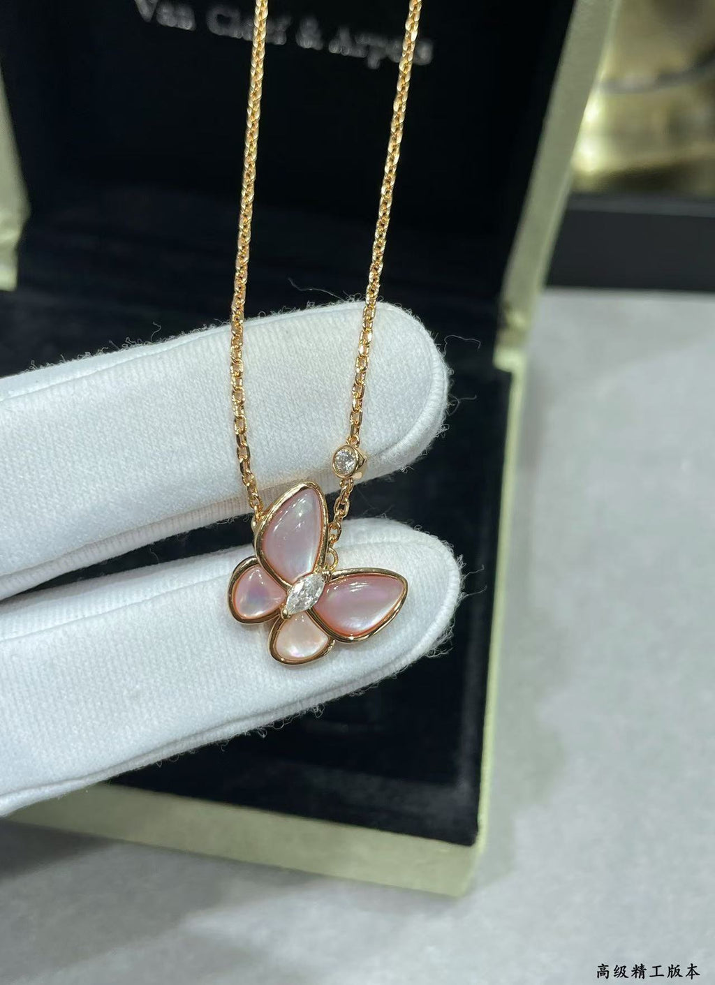 [Loco]BUTTERFLY PINK MOTHER-OF-PEARL DIAMOND NECKLACE