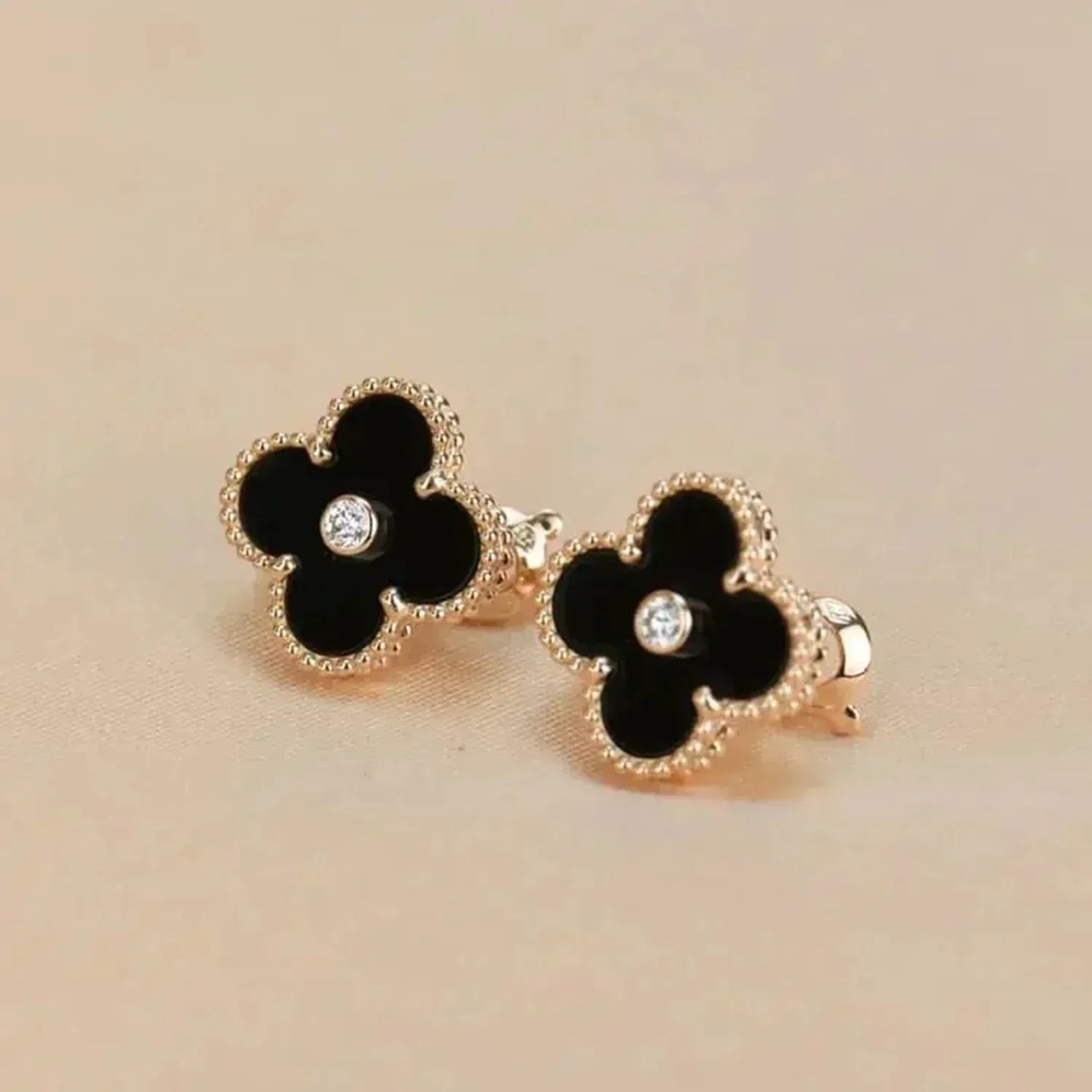 ¡®Loco¡¯CLOVER MEDIUM 1 MOTIFS ONYX DIAMOND EARRINGS