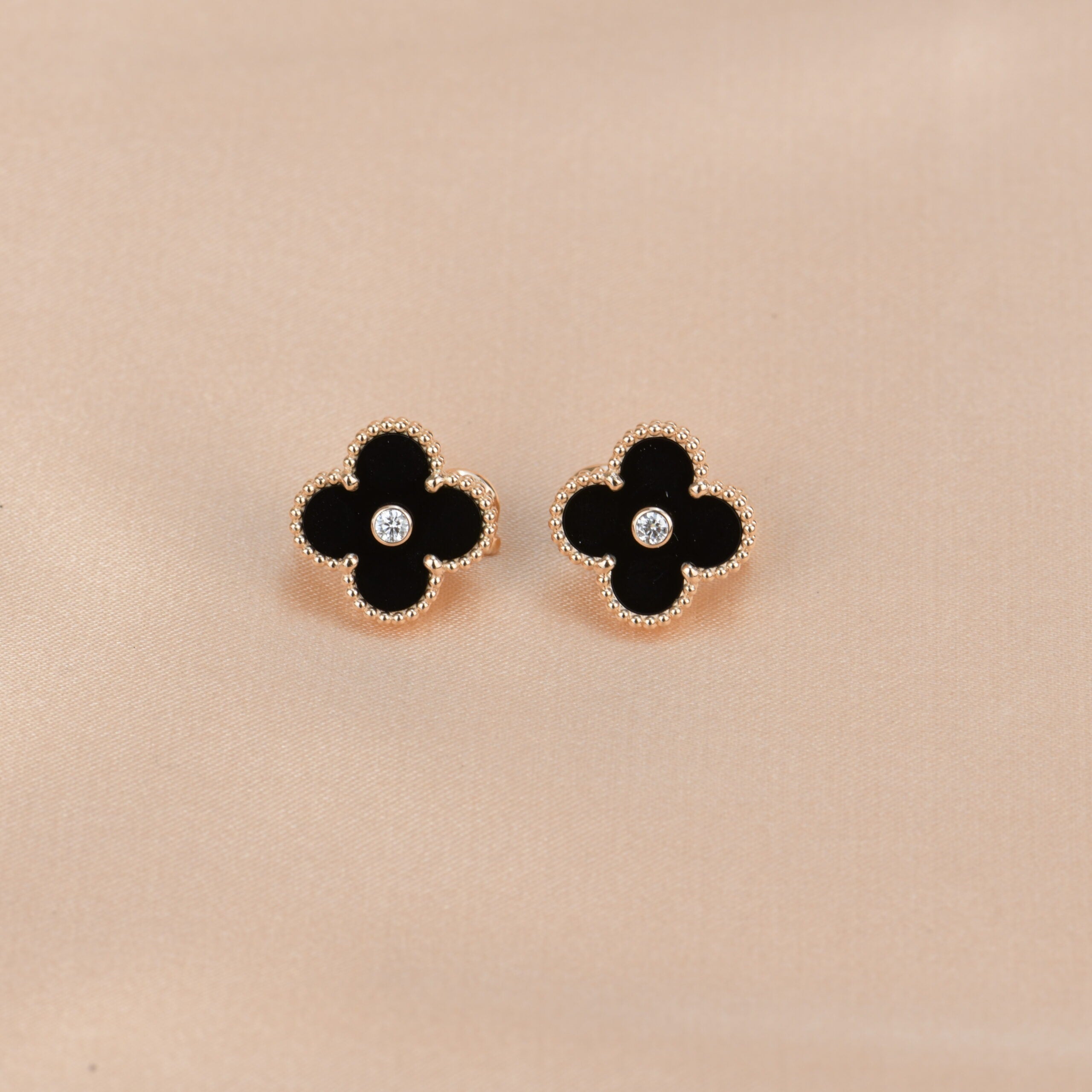 ¡®Loco¡¯CLOVER MEDIUM 1 MOTIFS ONYX DIAMOND EARRINGS