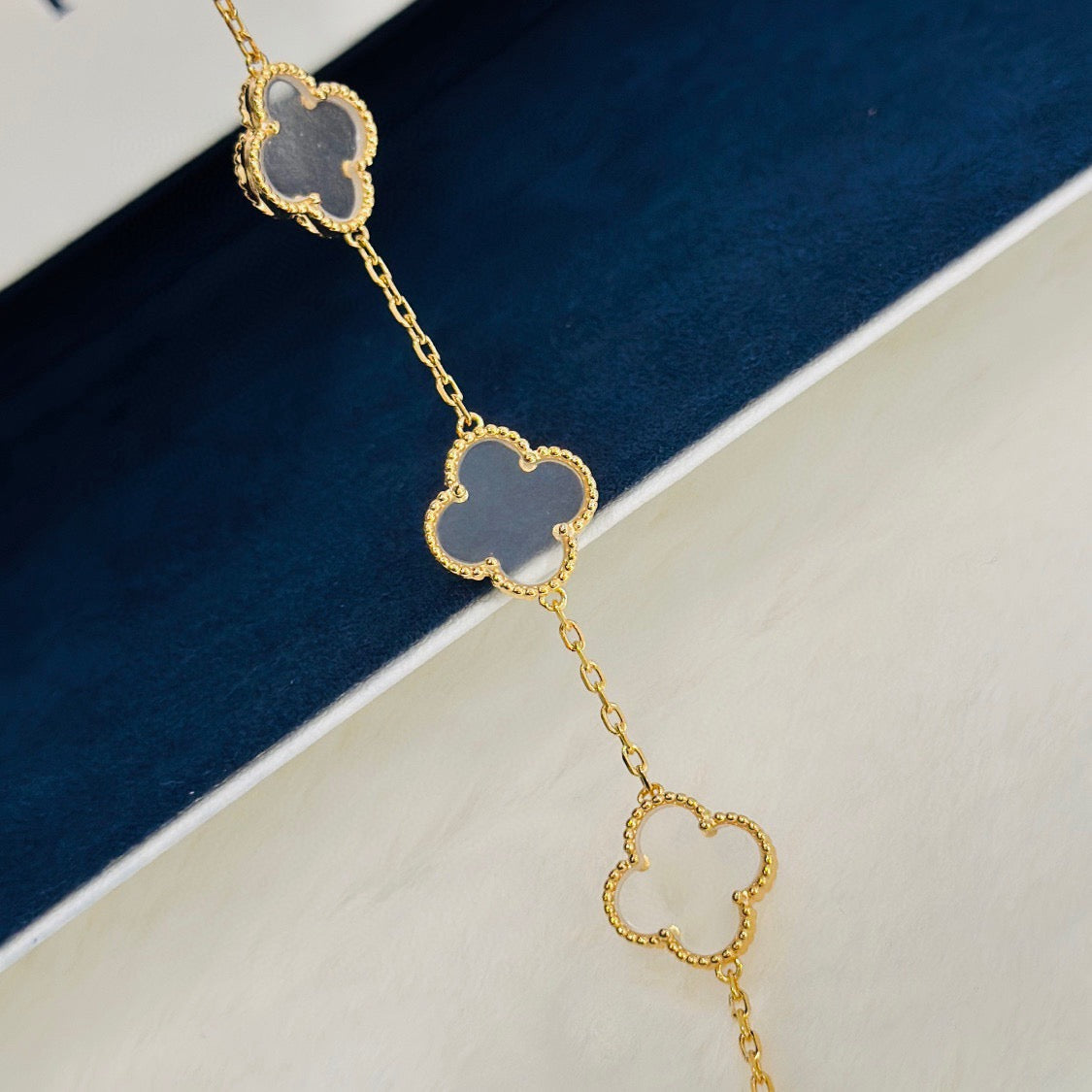 [Loco]New CLOVER 5 MOTIF ROCK CRYSTAL BRACELET