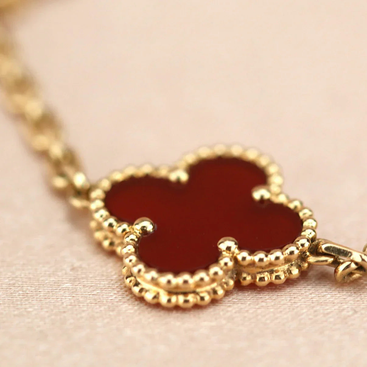 [Loco]New  CLOVER 5 MOTIF RED CORNELIAN BRACELET COLLECTION