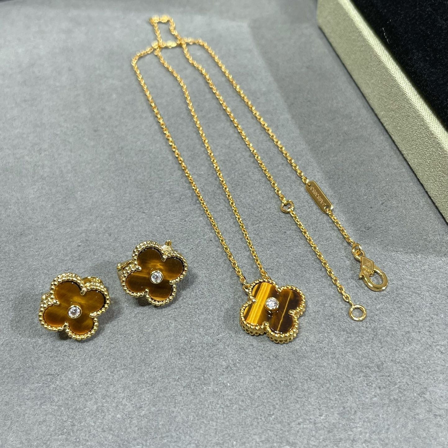 ¡®Loco¡¯CLOVER 15MM DIAMOND AND YELLOW TIGER'S EYE AGATE necklace