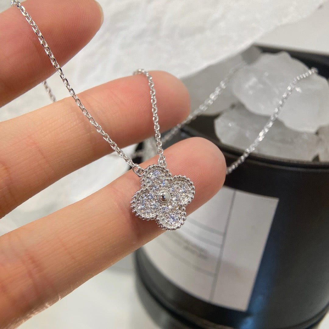 ¡®Loco¡¯CLOVER 15MM DIAMOND SINGLE FLOWER NECKLACE