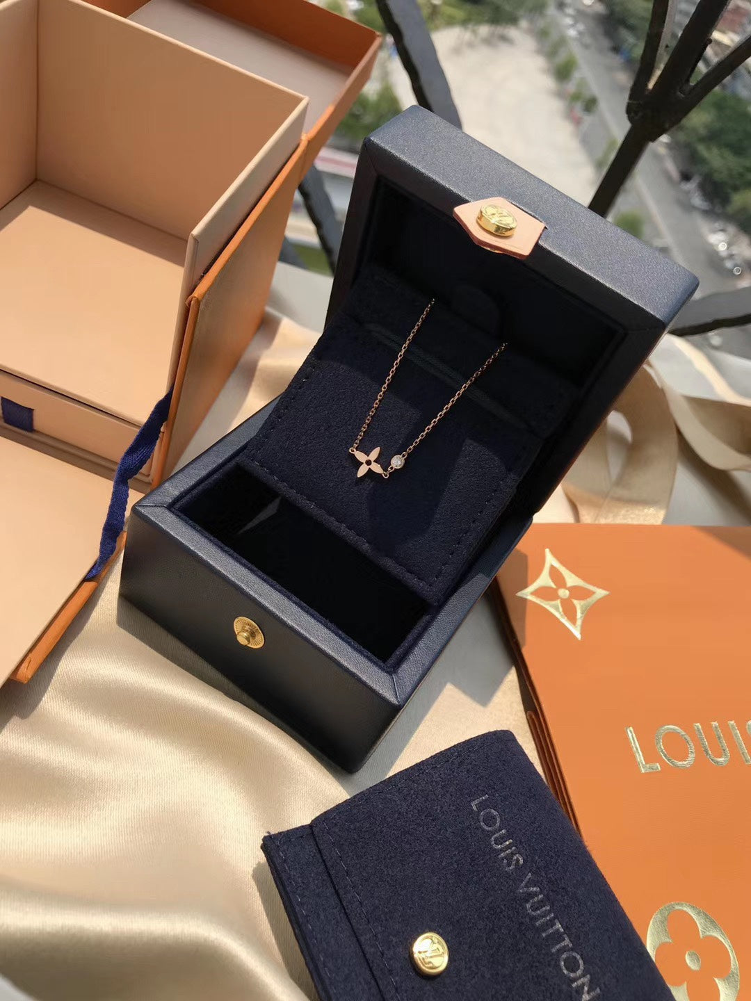 ¡®Loco¡¯BLOSSOM PENDANT PINK GOLD AND DIAMOND