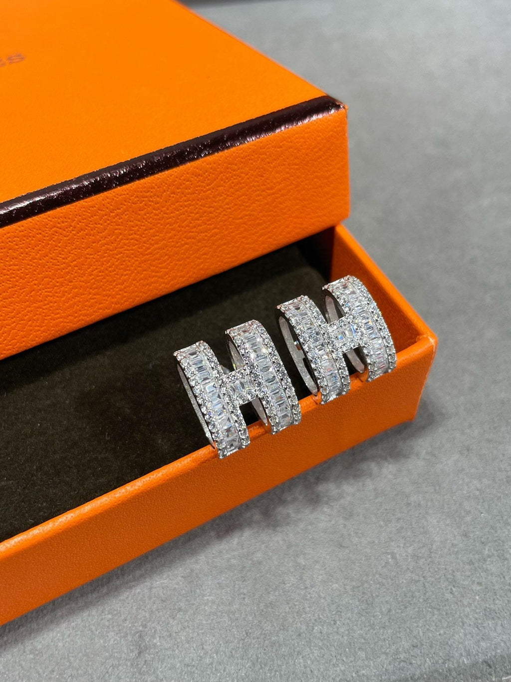 ¡®Loco¡¯H STUD EARRINGS WITH SILVER DIAMONDS