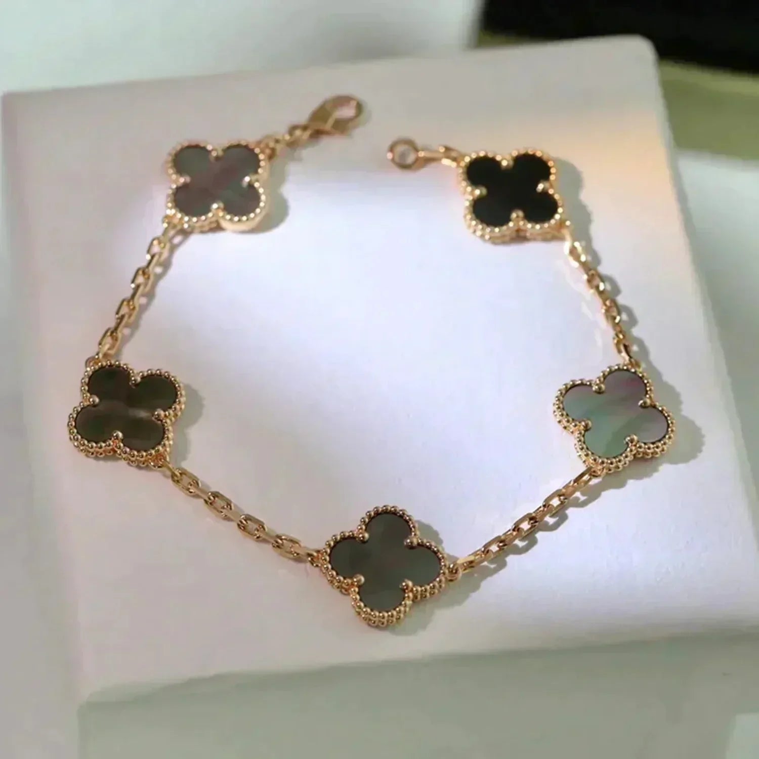 [Loco]New CLOVER 5 MOTIF GRAY MOP BRACELET COLLECTION