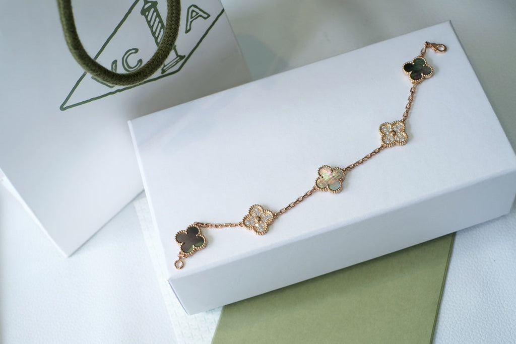 [Loco]New CLOVER 5 MOTIF GRAY MOP BRACELET COLLECTION