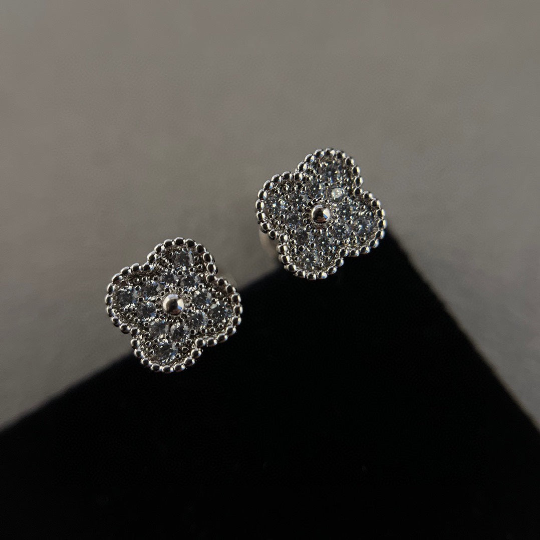 ¡®Loco¡¯CLOVER MINI DIAMOND STUD EARRINGS